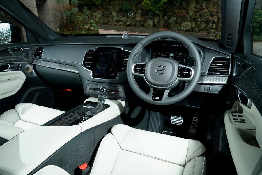 Торпедо Volvo XC90 D5 R-Design 2015 года  (JP) (фото 32 из 33)
